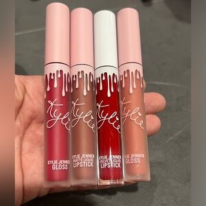 Kylie Cosmetics
2x Gloss 2x Lipstick